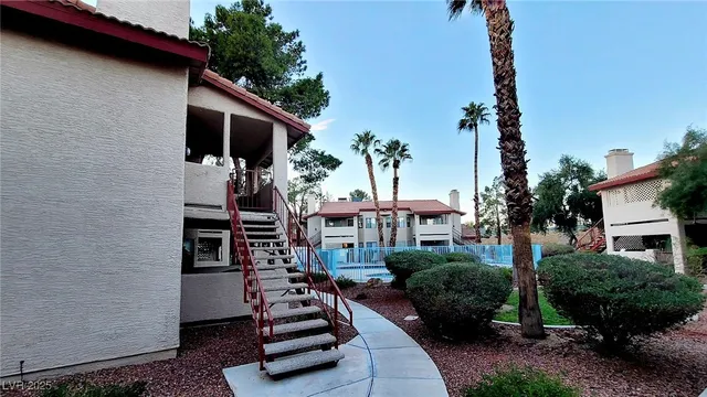 $1,100 | 825 Rock Springs Drive, Unit 202, Las Vegas, NV 89128