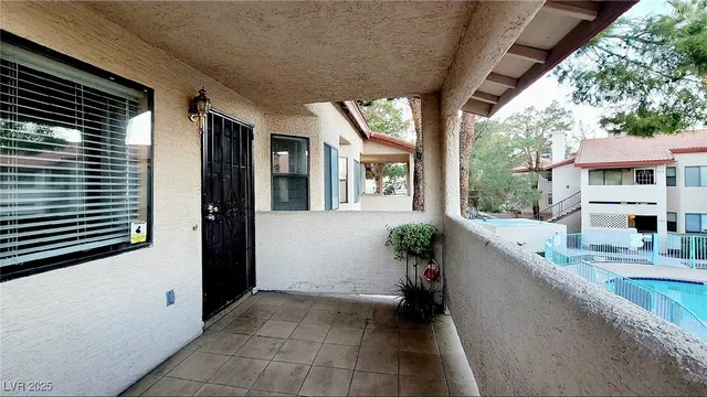 $1,100 | 825 Rock Springs Drive, Unit 202, Las Vegas, NV 89128