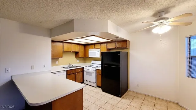 $1,100 | 825 Rock Springs Drive, Unit 202, Las Vegas, NV 89128