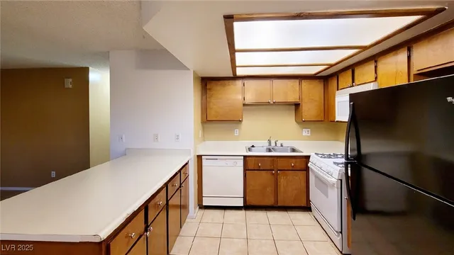 $1,100 | 825 Rock Springs Drive, Unit 202, Las Vegas, NV 89128