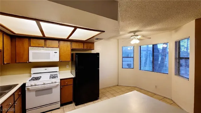 $1,100 | 825 Rock Springs Drive, Unit 202, Las Vegas, NV 89128