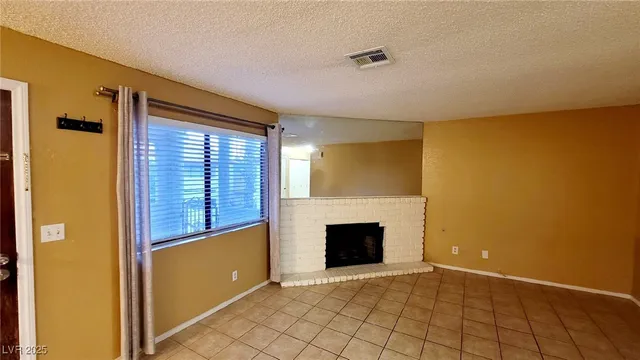 $1,100 | 825 Rock Springs Drive, Unit 202, Las Vegas, NV 89128