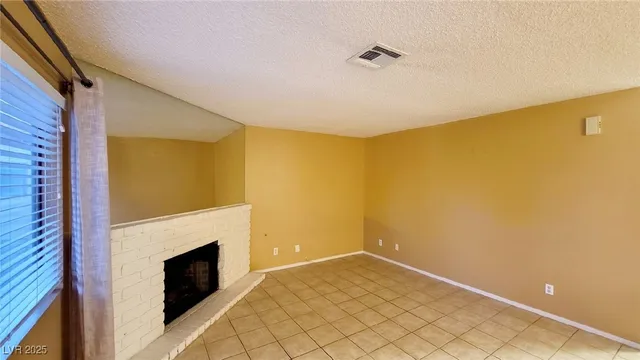$1,100 | 825 Rock Springs Drive, Unit 202, Las Vegas, NV 89128