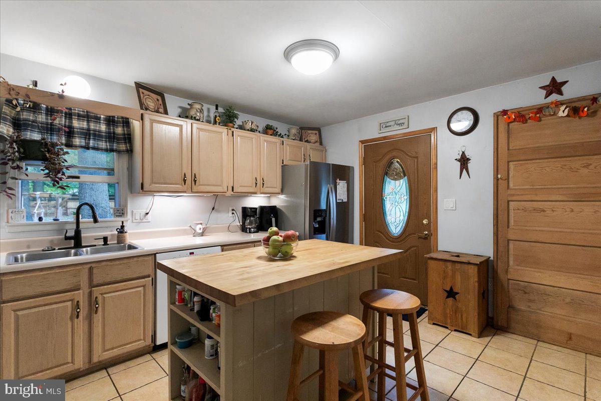 2 Greenwood Forest Road Fayetteville, PA 17222 - Photo 6 of 33 Kitchen