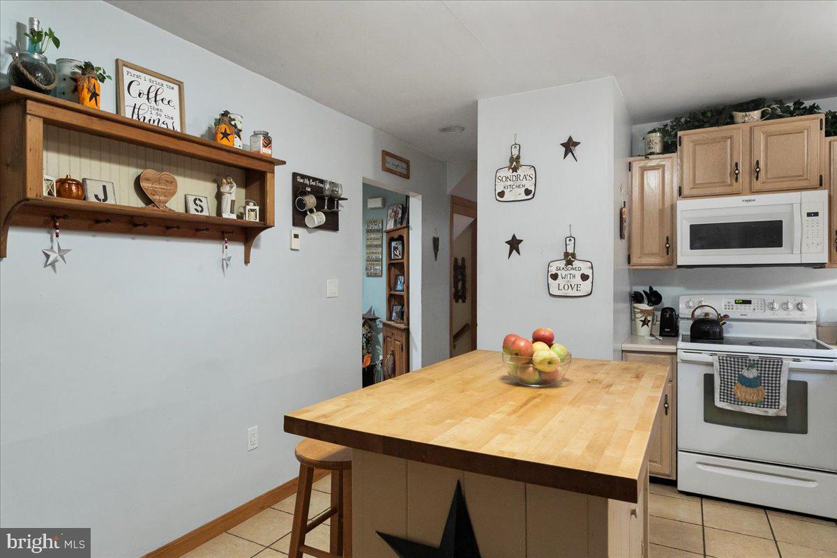 2 Greenwood Forest Road Fayetteville, PA 17222 - Photo 8 of 33 Kitchen