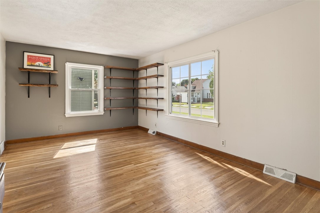 464 Harwick Road Irondequoit, NY 14609 - Photo 5 of 40
