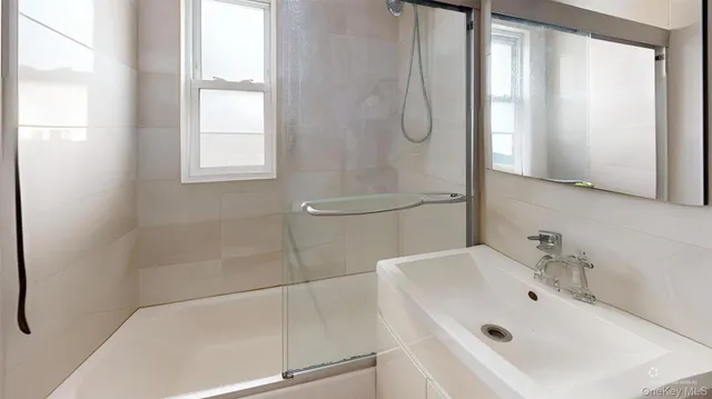 $928,888 | 147-08 32nd Avenue | Murray Hill - Flushing