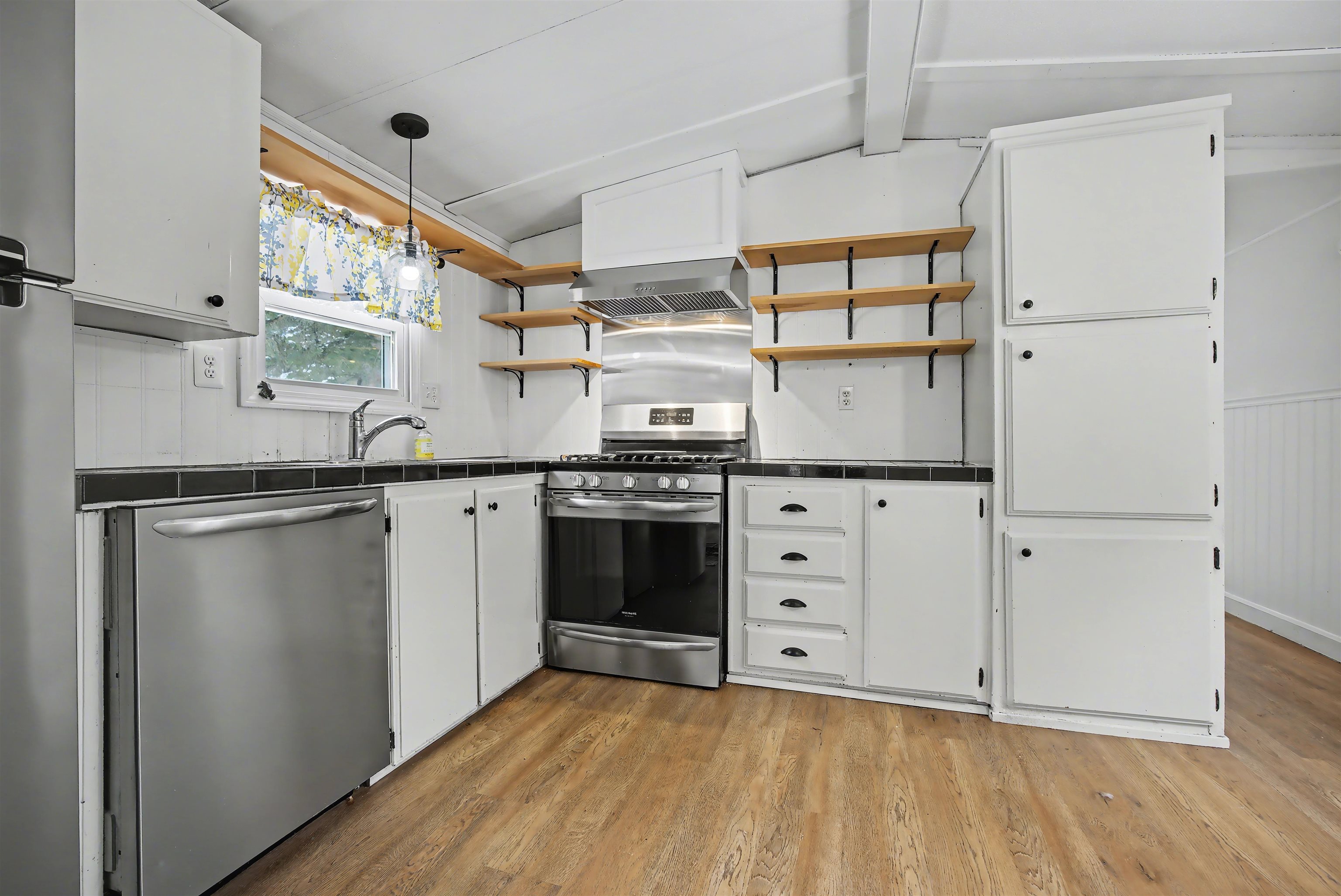 21 Vindale Road Hooksett, NH 03106 - Photo 14 of 45