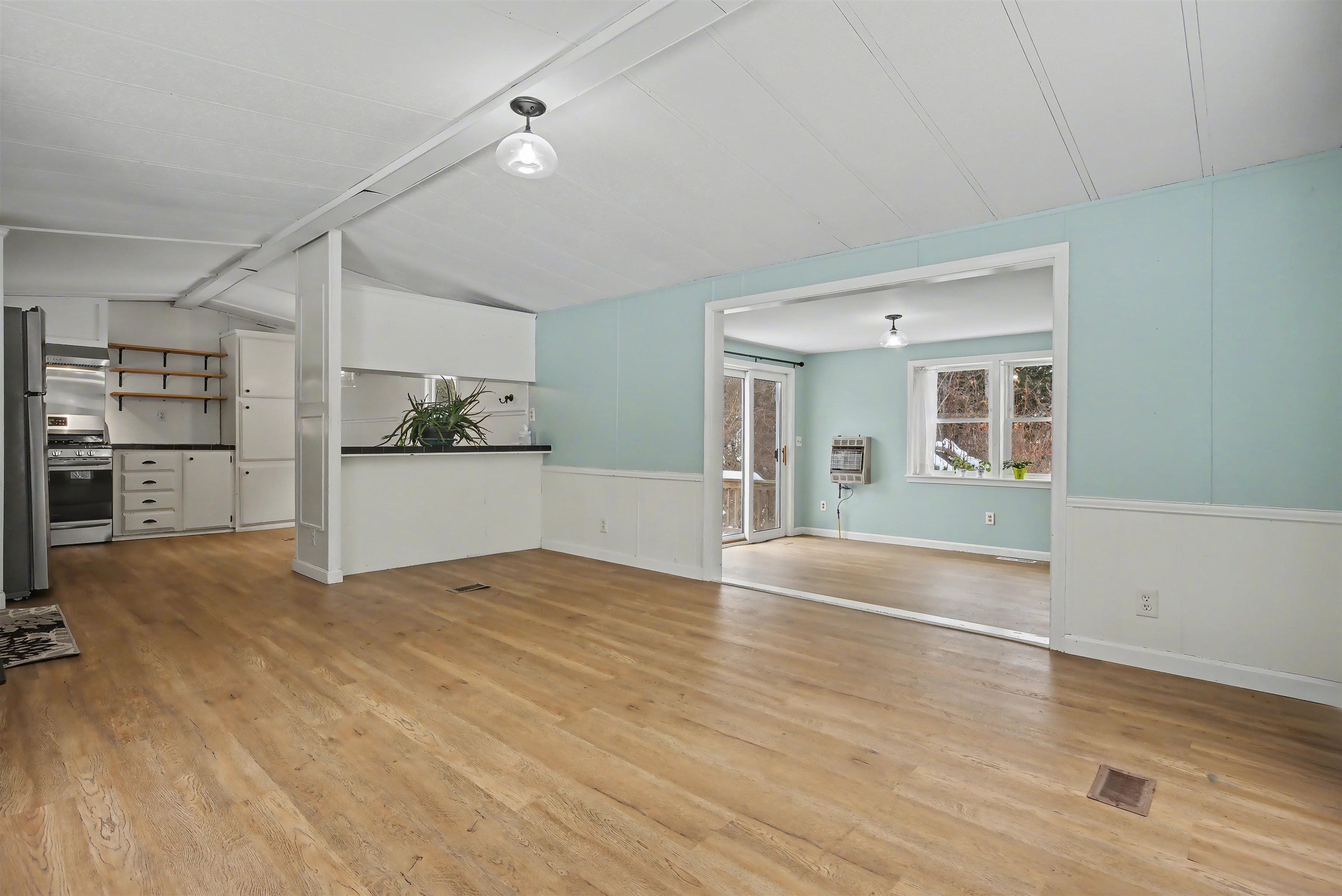 21 Vindale Road Hooksett, NH 03106 - Photo 3 of 45