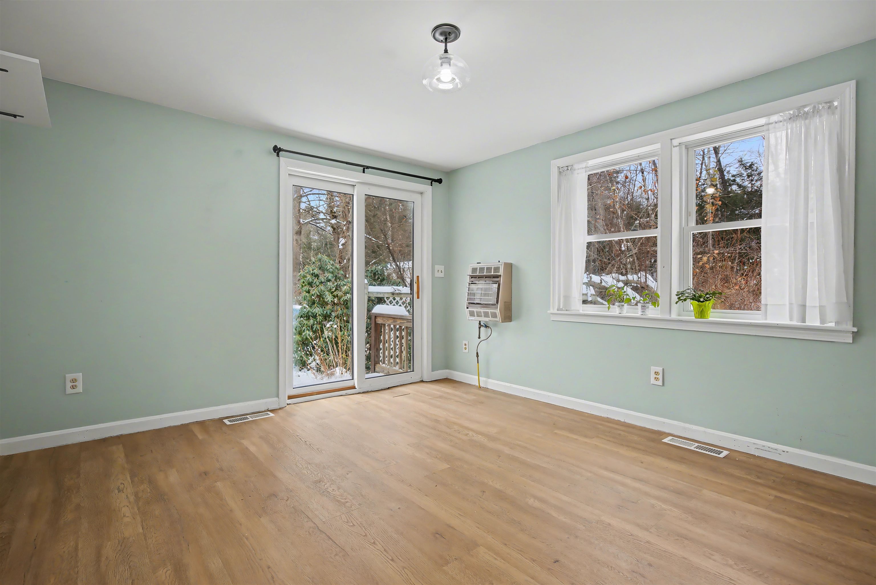 21 Vindale Road Hooksett, NH 03106 - Photo 4 of 45