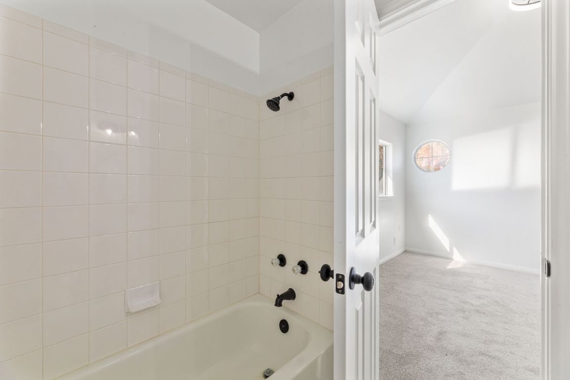 2127 Redwing Way Round Rock, TX 78664 - Photo 20 of 33 Full bath shower / bathtub combination,