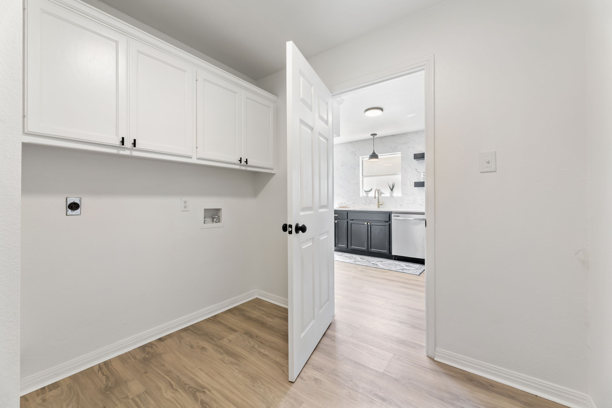 2127 Redwing Way Round Rock, TX 78664 - Photo 23 of 33 a view of a kitchen with wooden floor