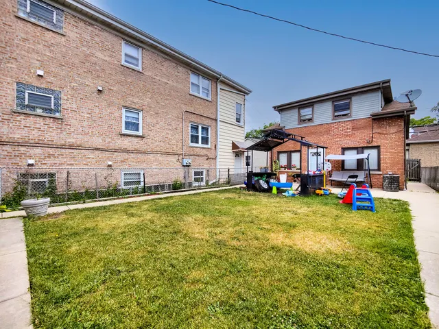 a front view of house with yard