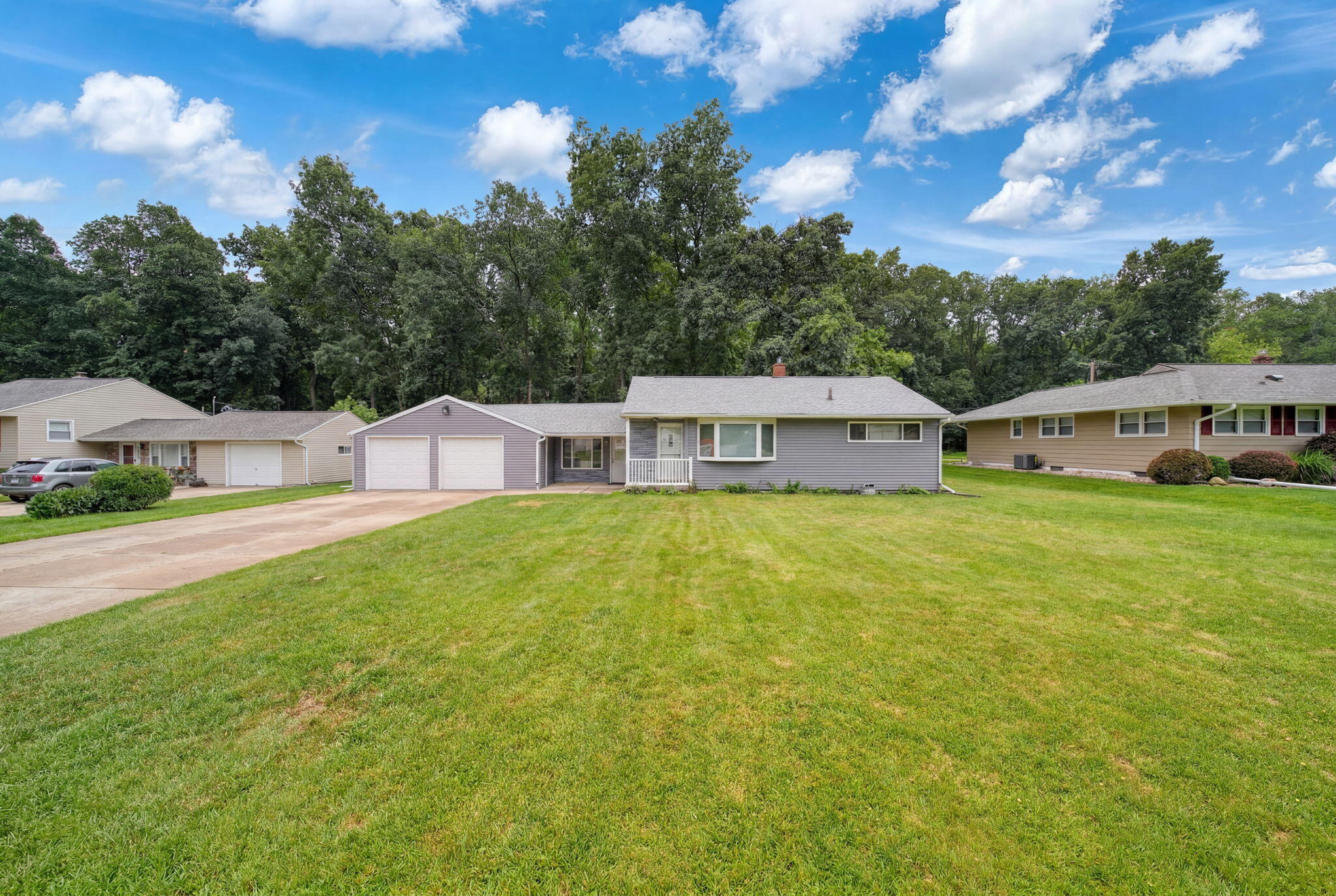 1511 Strathmoor Lane Jackson, MI 49203 - Photo 2 of 48 2