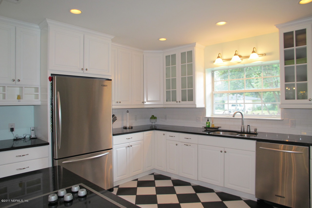 4335 Lucera Road Jacksonville, FL 32244 - Photo 13 of 27 Kitchen