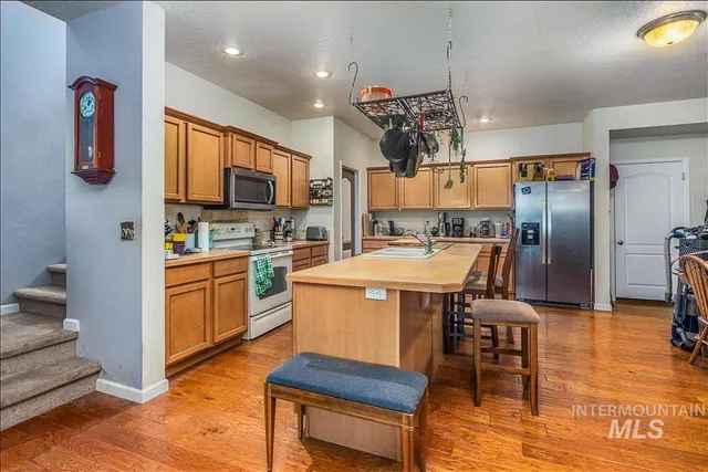 $740,000 | 915 North Glen Aspen Way, Star, ID 83669