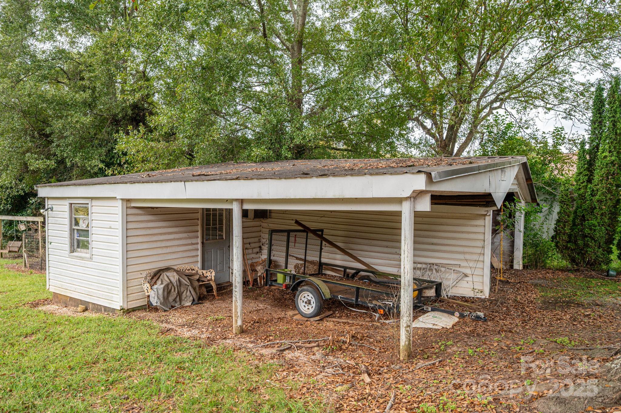 1544 Kings Road Shelby, NC 28150 - Photo 12 of 25 a view of a house with backyard
