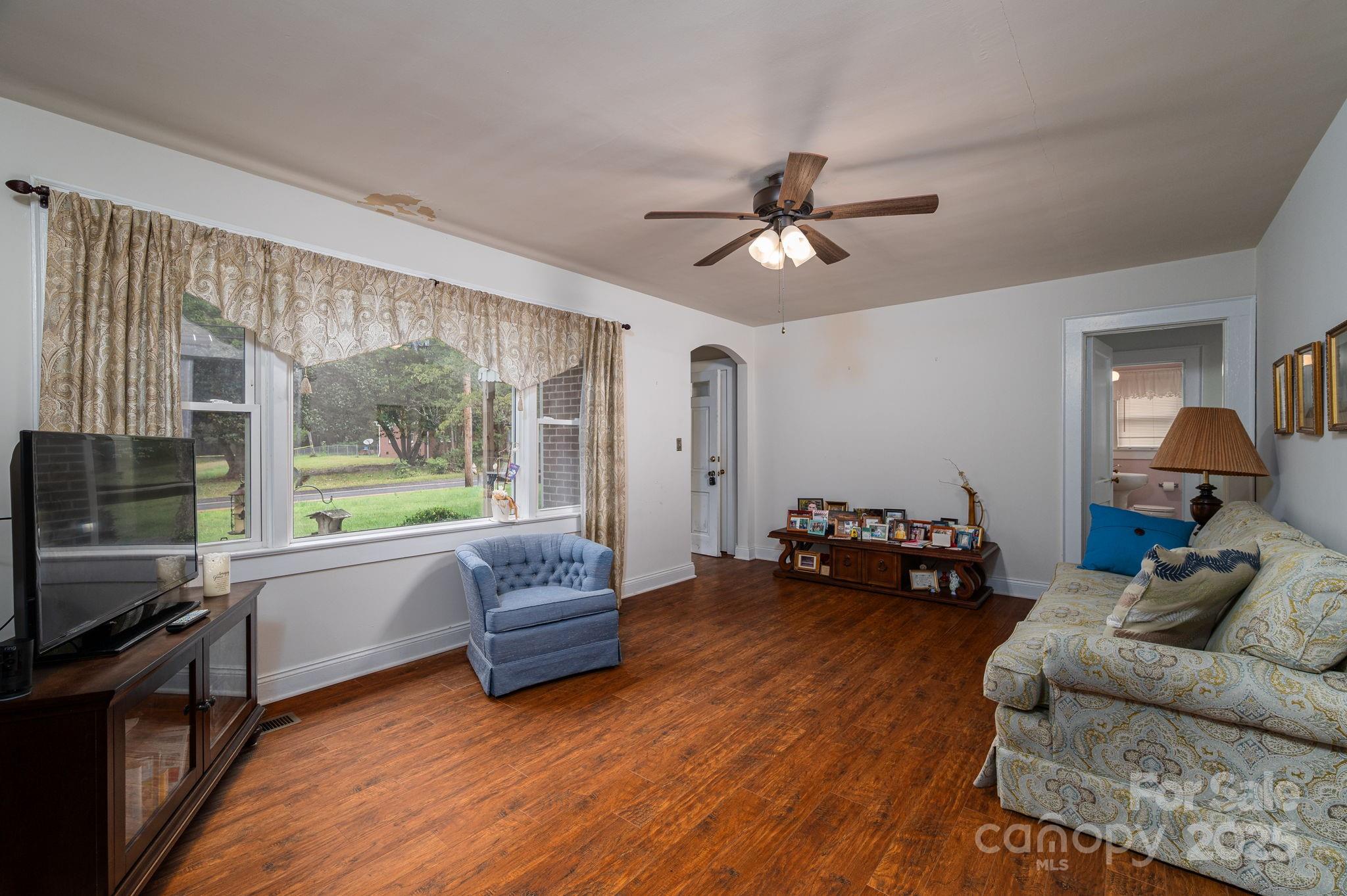 1544 Kings Road Shelby, NC 28150 - Photo 3 of 25 a living room with furniture and a flat screen tv