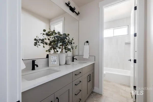 $874,900 | 2653 East Cavern Drive, Meridian, ID 83642