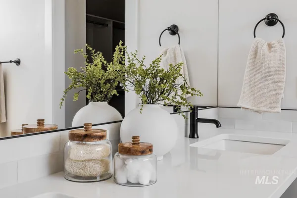 $874,900 | 2653 East Cavern Drive, Meridian, ID 83642