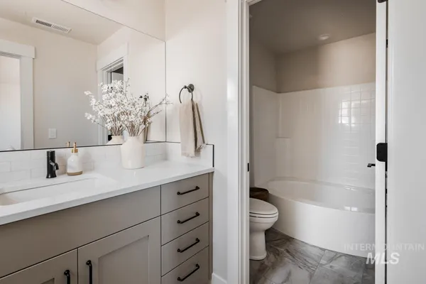 $874,900 | 2653 East Cavern Drive, Meridian, ID 83642