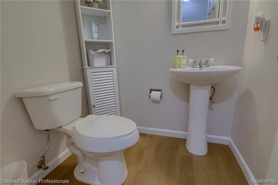 7329 Merritt Road Ypsilanti, MI 48197 - Photo 16 of 37 Half_Bath.jpg