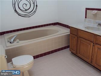 8 Chelfield Road Dublin, PA 18917 - Photo 5 of 11