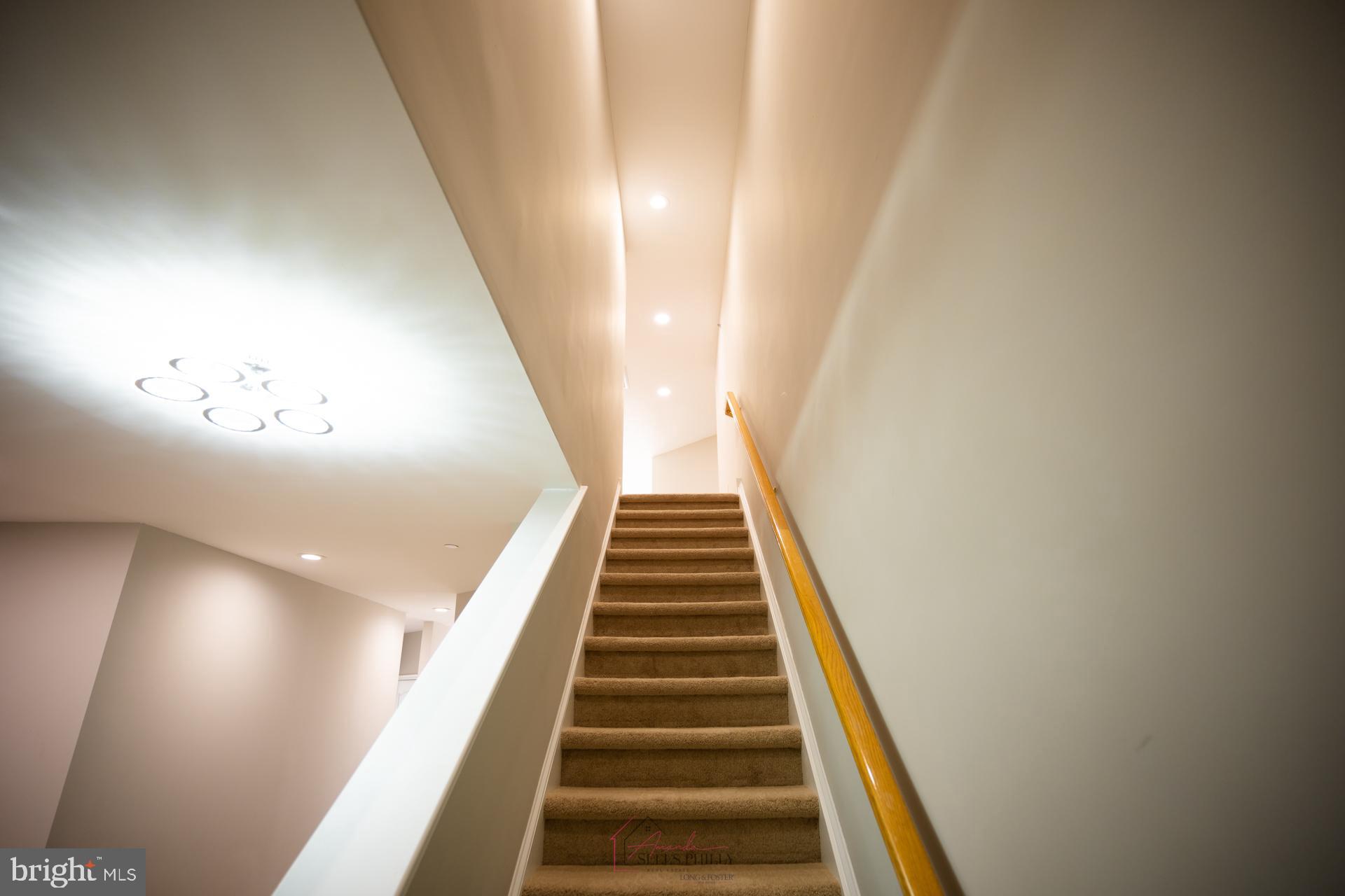 528 Carson Terrace Huntingdon Valley, PA 19006 - Photo 23 of 43 a view of entryway