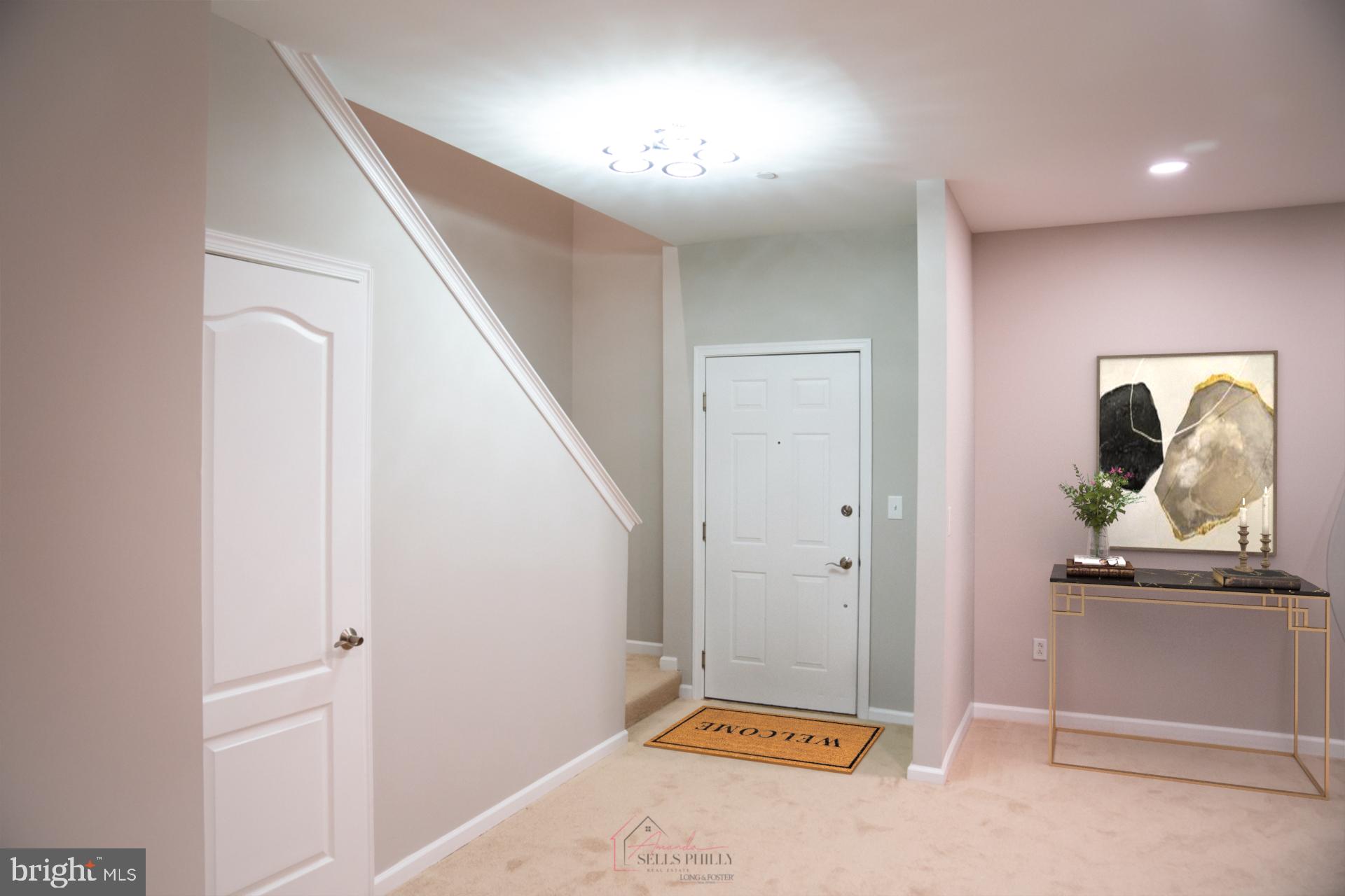528 Carson Terrace Huntingdon Valley, PA 19006 - Photo 9 of 43 a view of a hallway with entryway