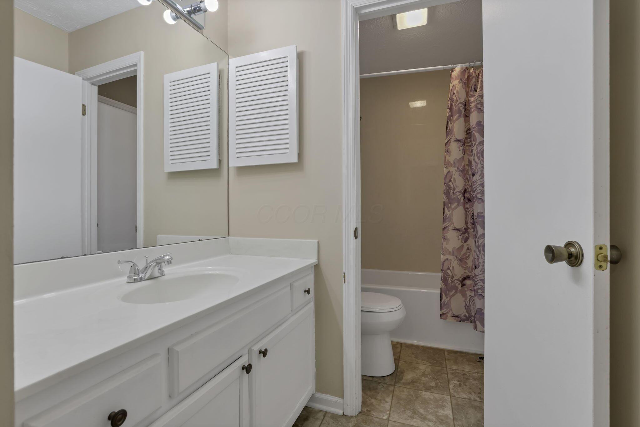 5283 Ruthton Road, Unit 19 Columbus, OH 43220 - Photo 14 of 26 Full Bath - Vanity 1- Upper Level