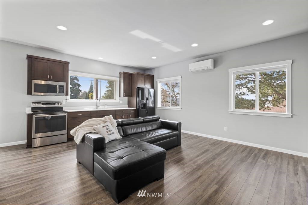1412 North 26th Street Renton, WA 98056 - Photo 2 of 36 Gallery Image 2