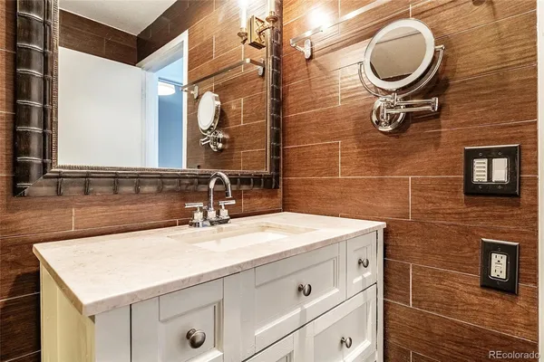 $2,300 | 3033 Blake Street, Unit 126, Denver, CO 80205