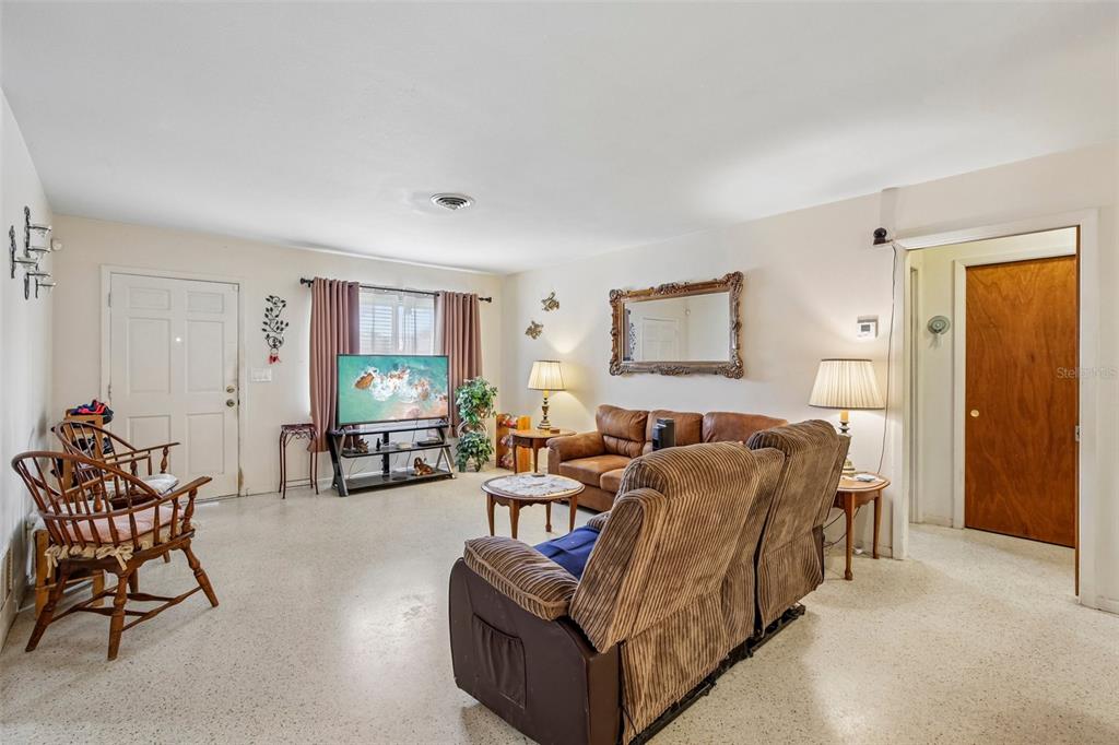 2210 Gentian Road Venice, FL 34293 - Photo 7 of 29 Gallery Image 7