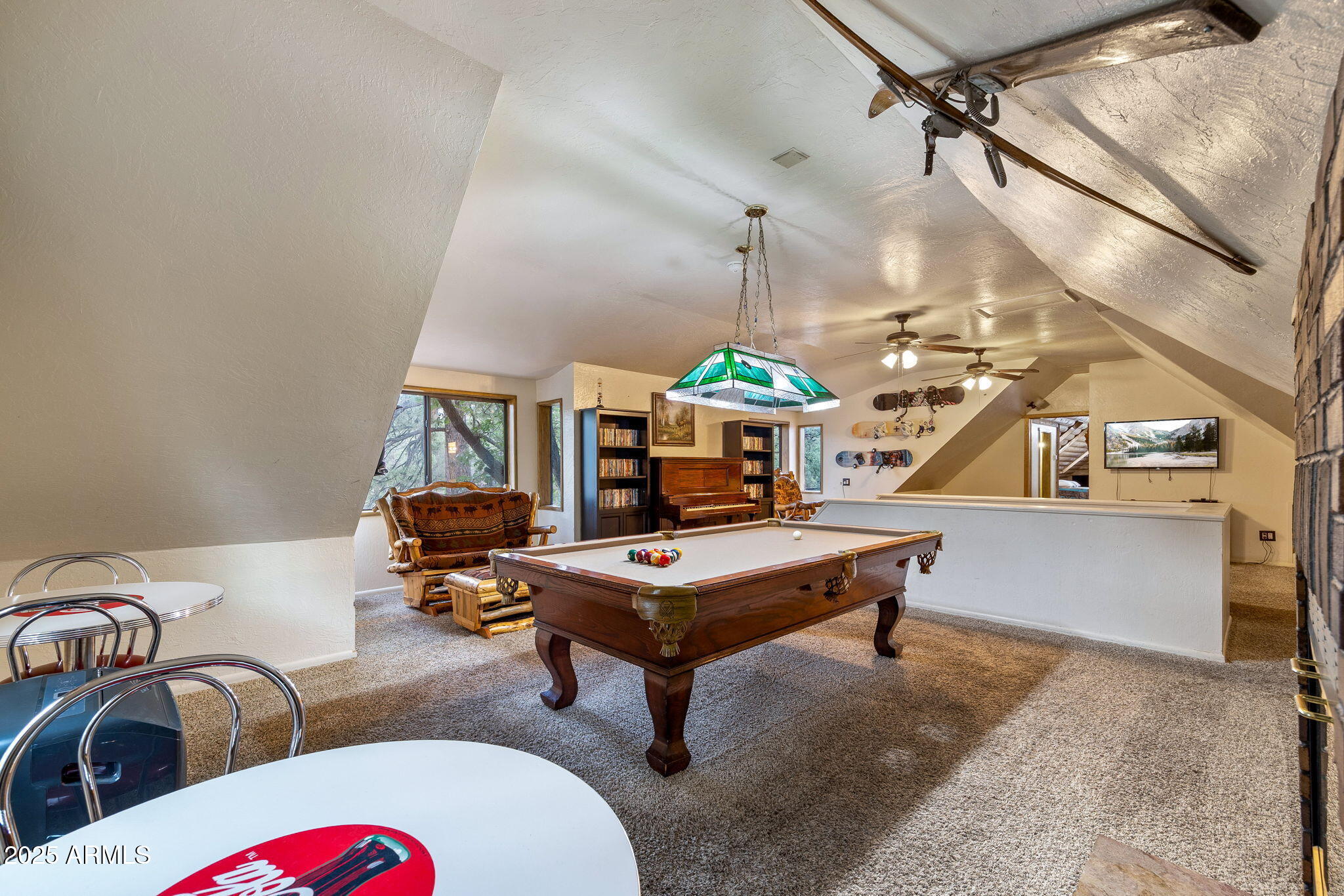 2444 South Jan Lane Pinetop, AZ 85935 - Photo 29 of 61 a living room with furniture