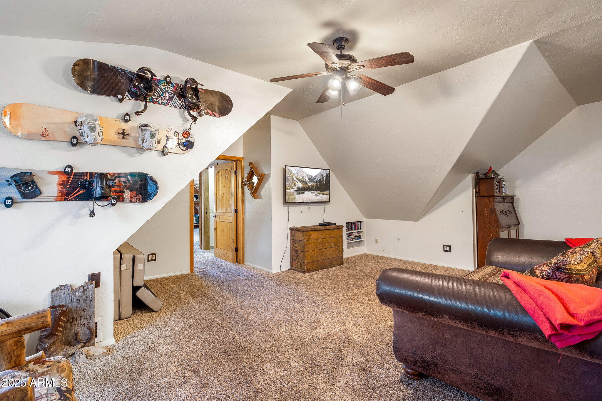 2444 South Jan Lane Pinetop, AZ 85935 - Photo 31 of 61 a living room with furniture