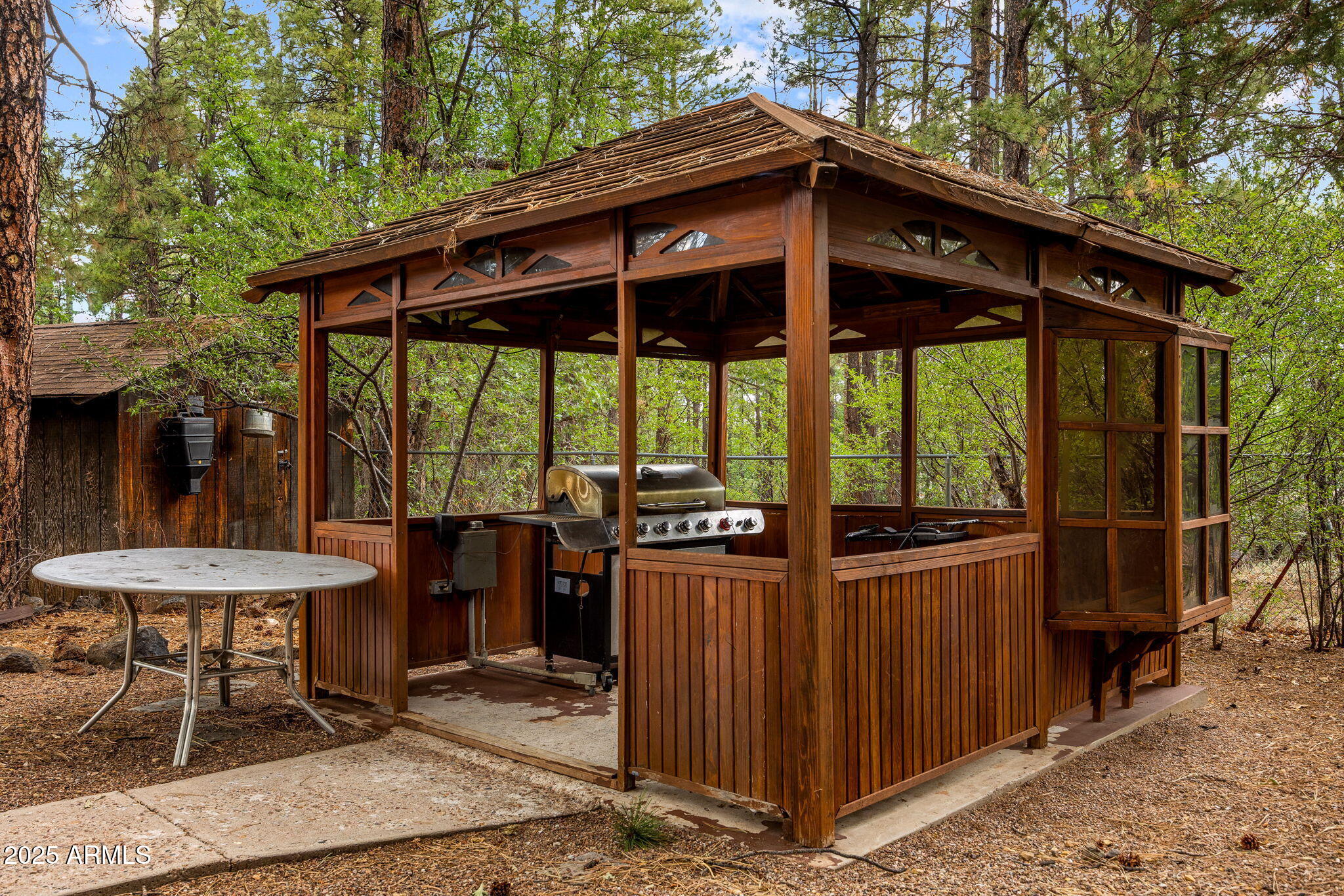 2444 South Jan Lane Pinetop, AZ 85935 - Photo 41 of 61 a view of a chairs and table in the patio