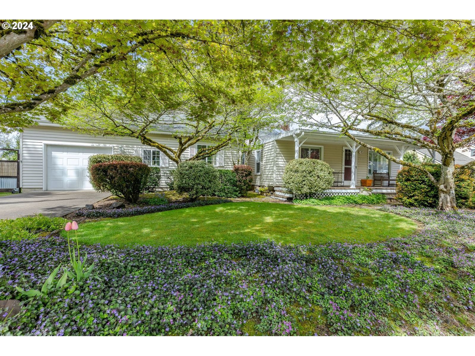 1450 Bogart Lane Eugene, OR 97401 - Photo 2 of 34 a front view of a house with garden