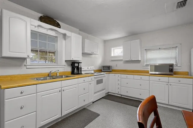 $178,000 | 2670 Southeast 68th Street, Inglis, FL 34449