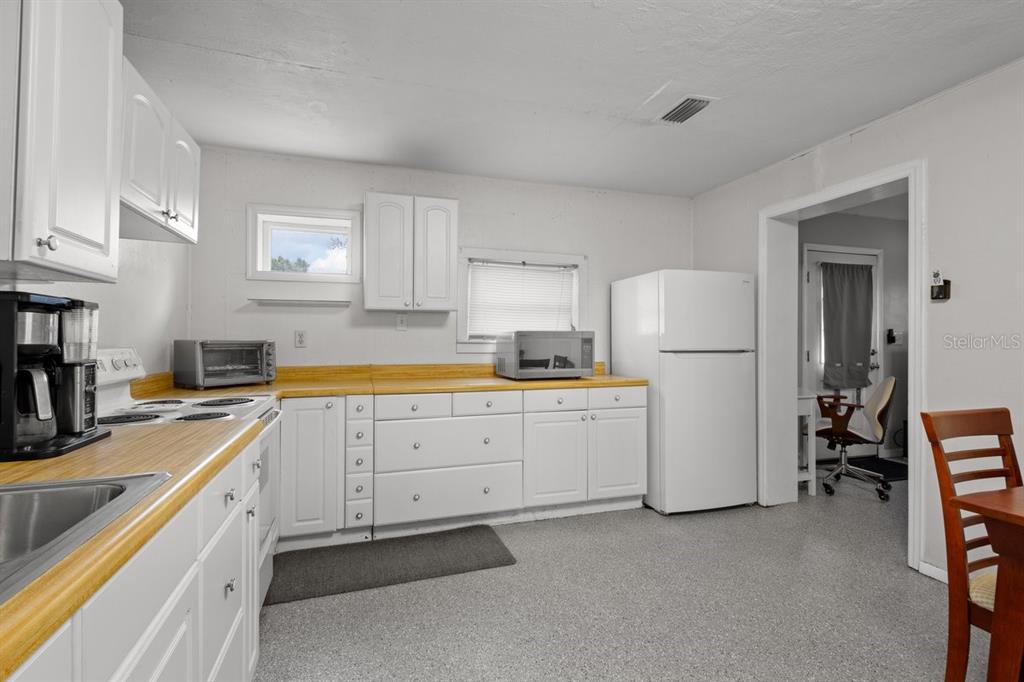 2670 Southeast 68th Street Inglis, FL 34449 - Photo 18 of 35