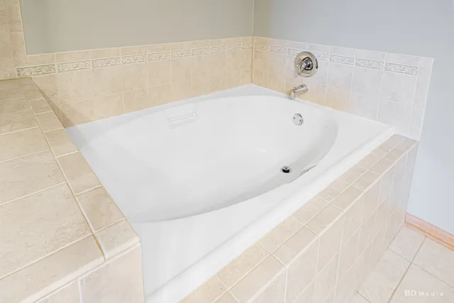 $2,700 | 18723 South Mill Creek Drive, Mokena, IL 60448