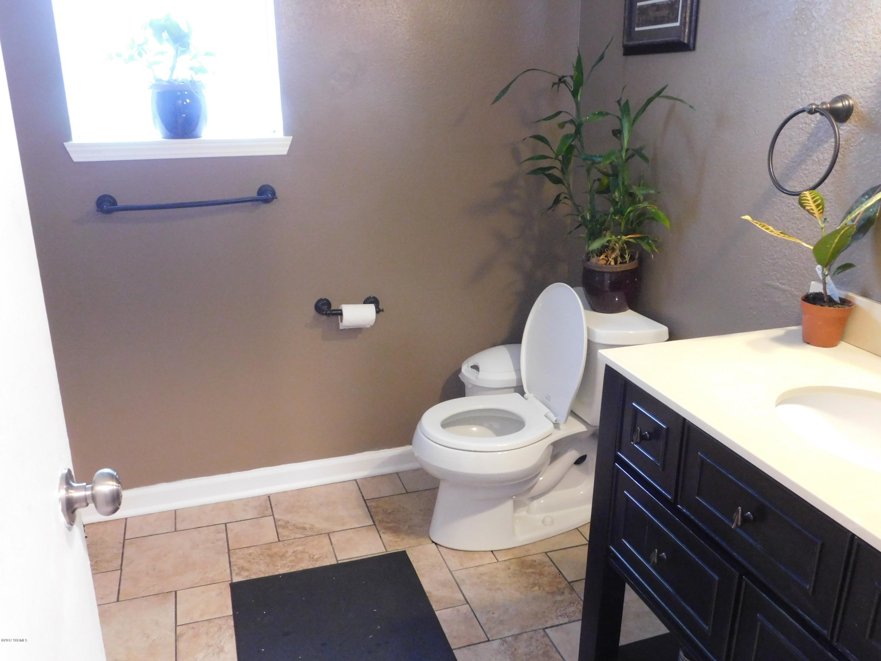 855 Ismo Loop Sunnyside, WA 98944 - Photo 14 of 19 a bathroom with a sink mirror vanity and toilet