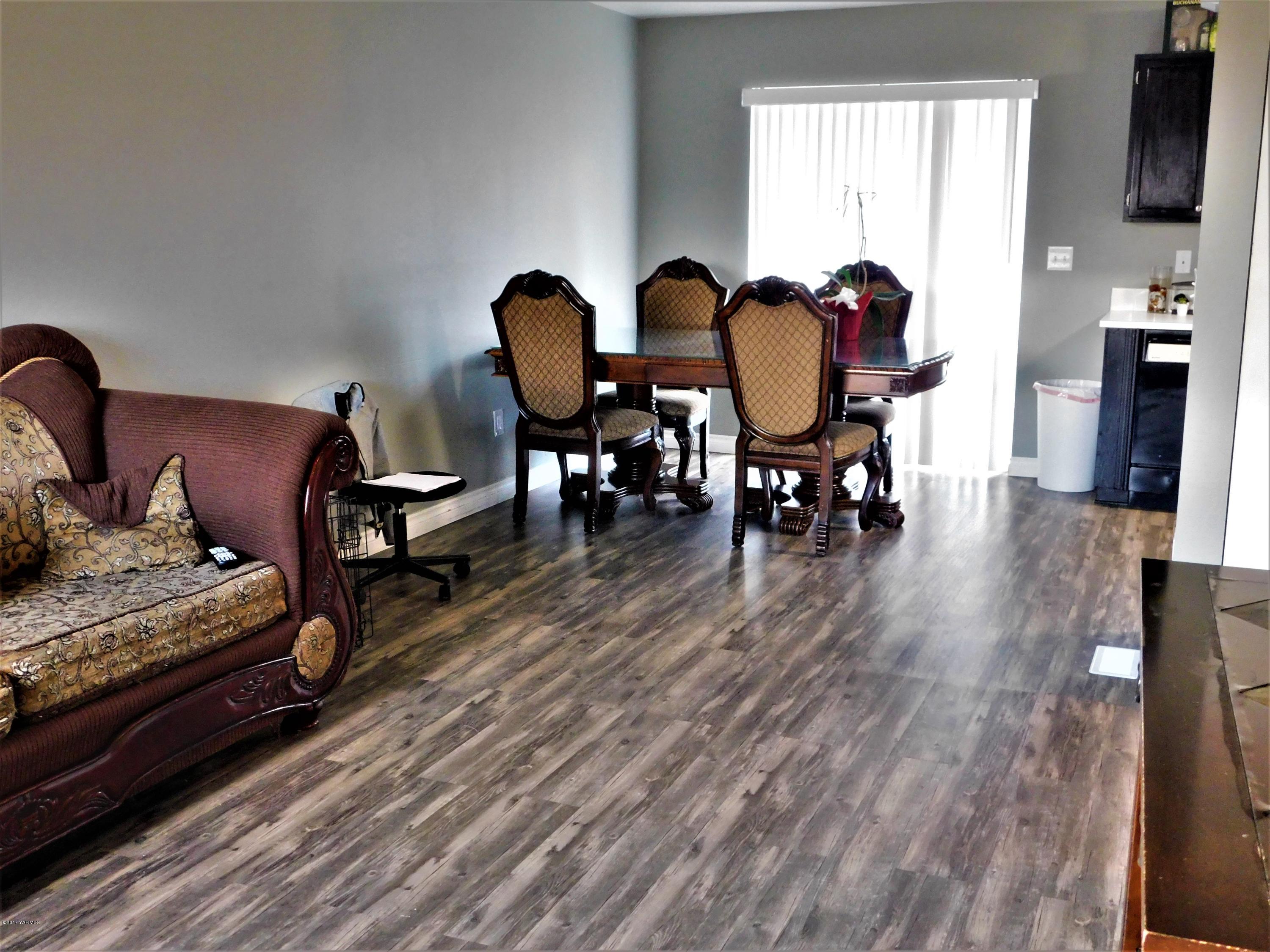 855 Ismo Loop Sunnyside, WA 98944 - Photo 8 of 19 a living room with furniture and a fireplace