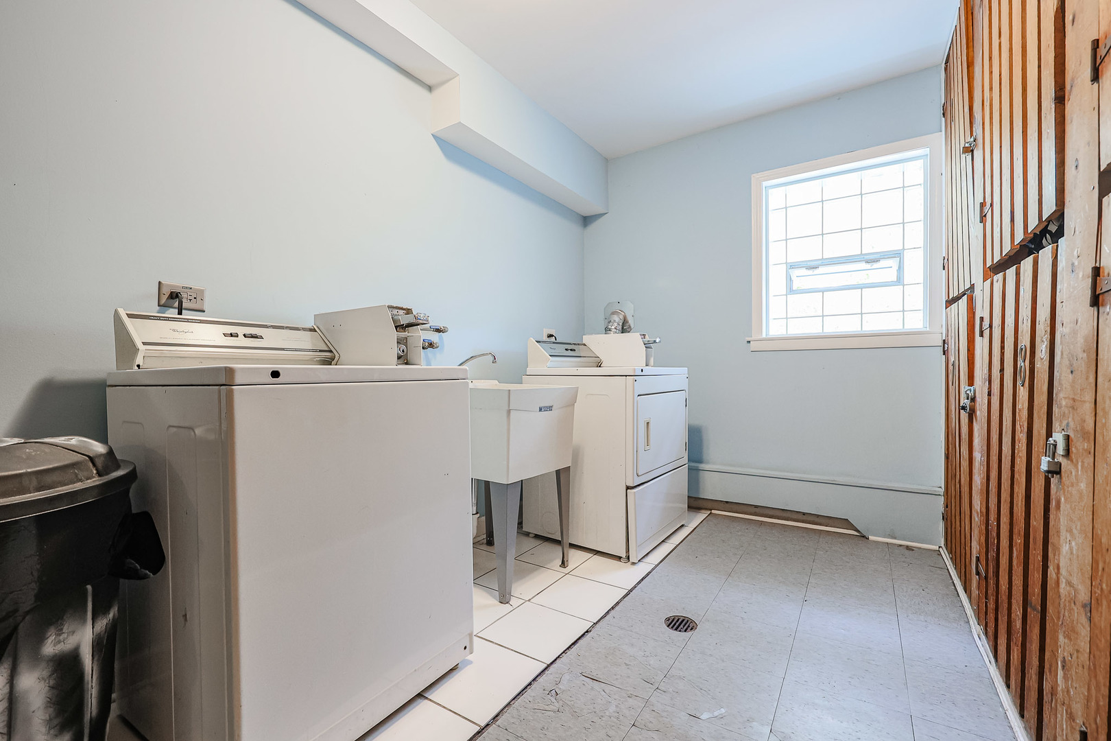 10016 South Pulaski Road, Unit 3 Oak Lawn, IL 60453 - Photo 34 of 39 a room with dryer and washer