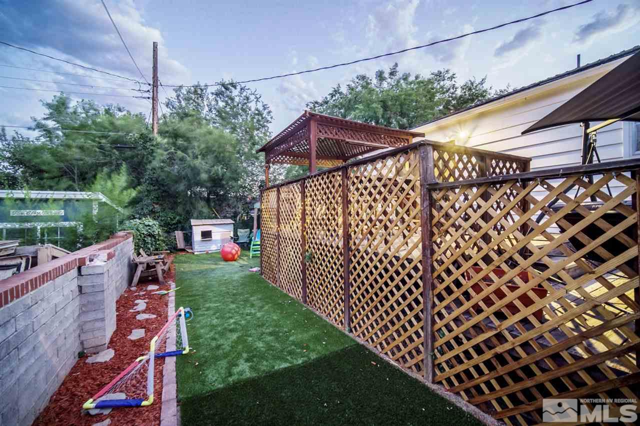960 Keystone Avenue Reno, NV 89503 - Photo 38 of 40 a backyard of a house with lots of green space