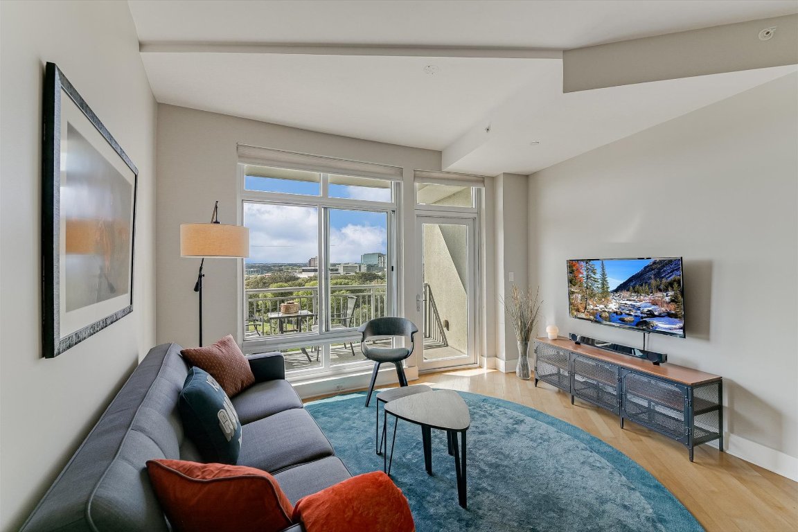 603 Davis Street, Unit 712 Austin, TX 78701 - Photo 5 of 22 a living room with furniture and a flat screen tv