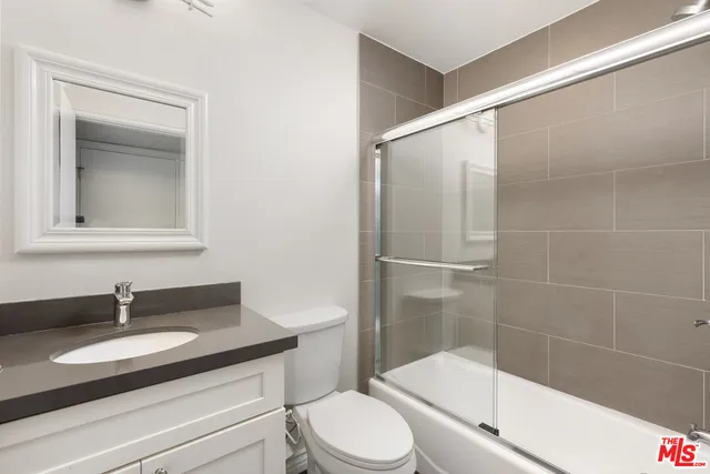 $2,895 | 6212 Fulton Avenue, Unit 205, Van Nuys, CA 91401