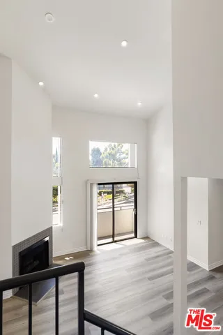 $2,895 | 6212 Fulton Avenue, Unit 205, Van Nuys, CA 91401