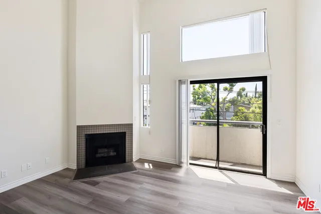 $2,895 | 6212 Fulton Avenue, Unit 205, Van Nuys, CA 91401