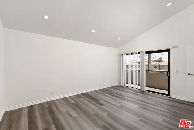 $2,895 | 6212 Fulton Avenue, Unit 205, Van Nuys, CA 91401