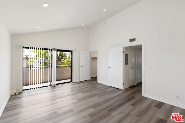 $2,895 | 6212 Fulton Avenue, Unit 205, Van Nuys, CA 91401